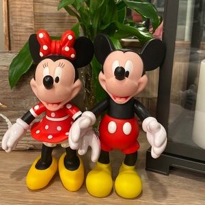 Disney Minnie & Mickey Mouse vinyl figures.
